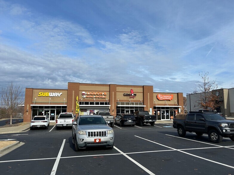 More Photos Of 5151 Pelham Rd, Greenville Storefront Retail Office For Lease