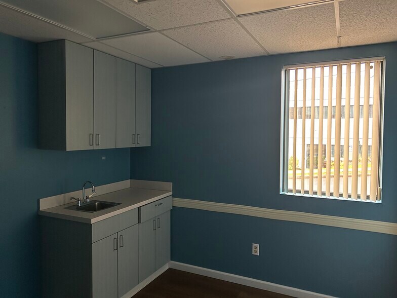 More Photos Of 27 Hospital Ave, Danbury Medical For Lease