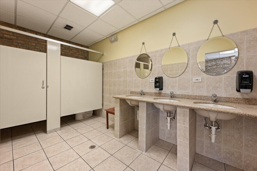 More Photos Of 7321 Madison St, Forest Park Restaurant For Sale