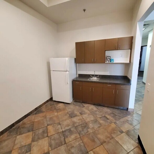 More Photos Of 16841 N 31st Ave, Phoenix Office For Sale