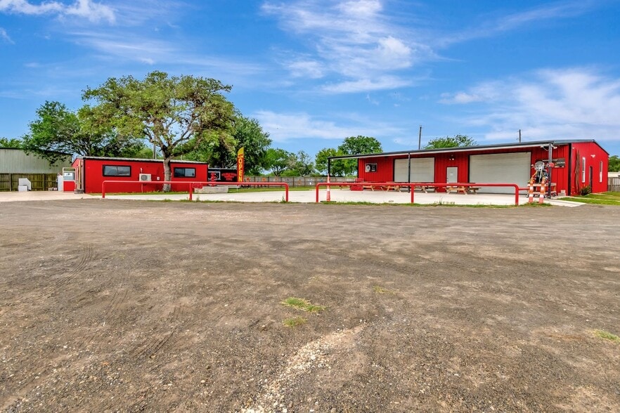 More Photos Of 23404 NW Zac Lentz Pky, Victoria General Retail For Sale