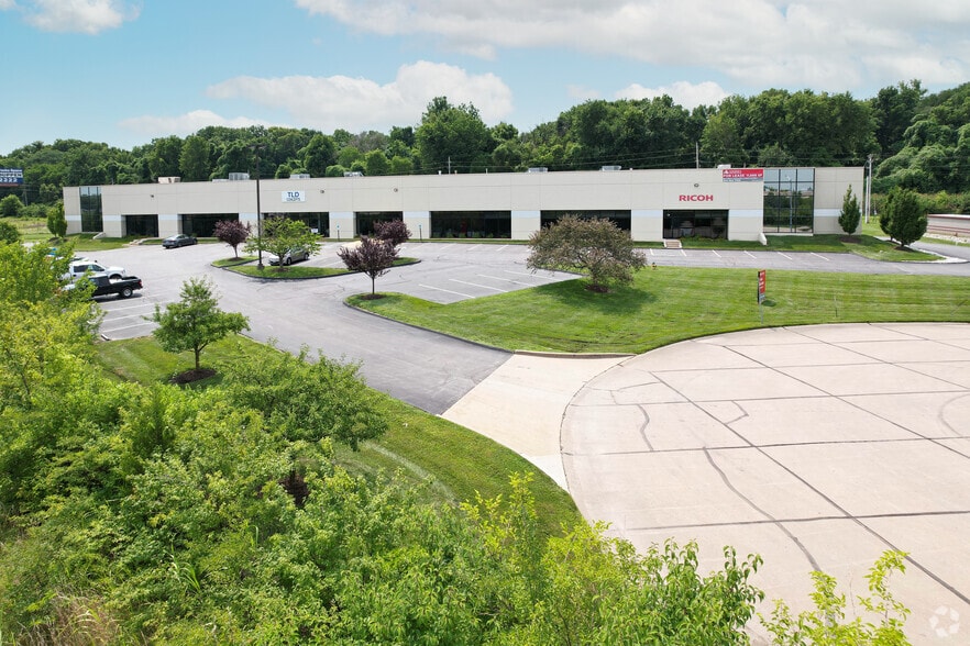 More Photos Of 951-961 Harmsted Ct, Saint Charles Warehouse For Lease