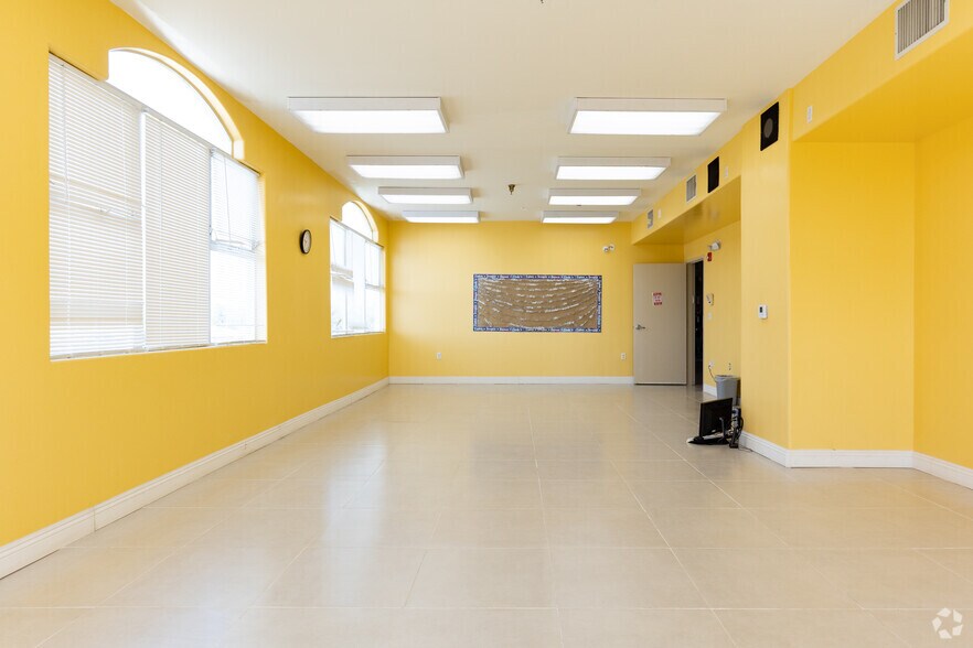 More Photos Of 1518 S Robertson Blvd, Los Angeles Schools For Lease