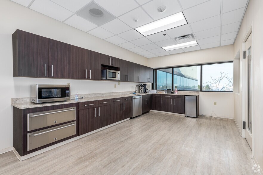 More Photos Of 8211 Town Center Dr, Nottingham Medical For Lease