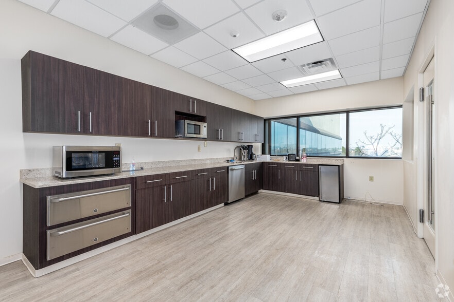 More Photos Of 8211 Town Center Dr, Nottingham Medical For Sale