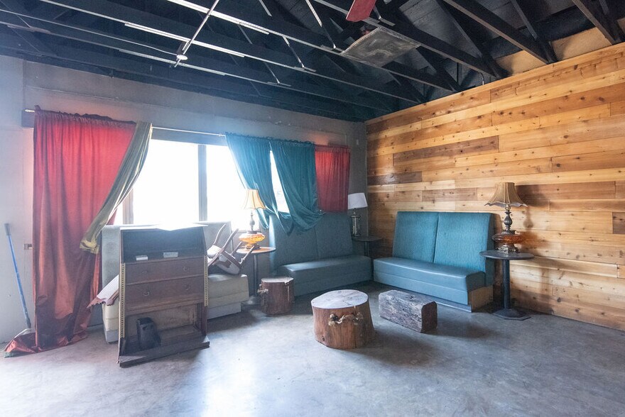 More Photos Of 132 S 1st St, Turlock Storefront For Sale