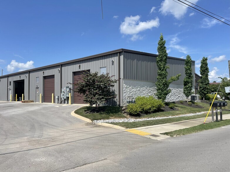 More Photos Of 802 N Cumberland St, Lebanon Light Distribution For Lease