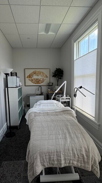 More Photos Of 886 Columbia St, Hudson Medical For Lease