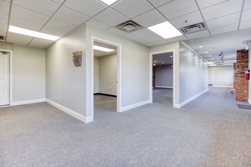 More Photos Of 1585 Access Rd, Covington Flex For Lease