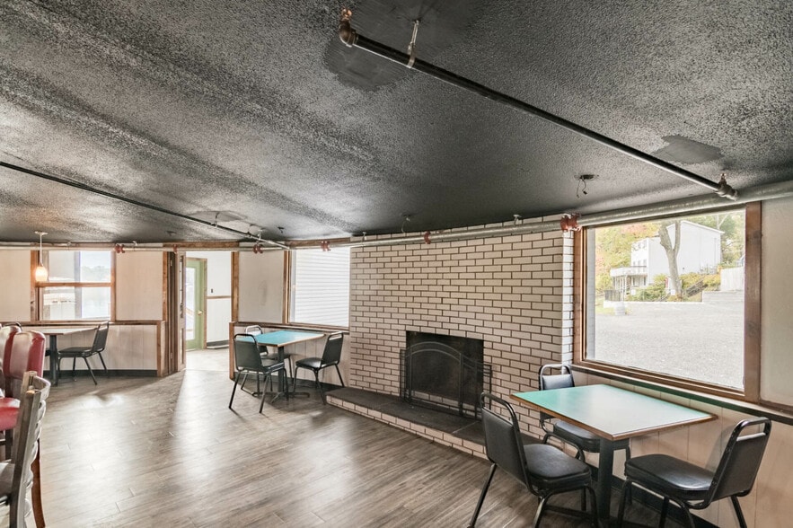 More Photos Of 141 Congamond Rd, Southwick Restaurant For Lease