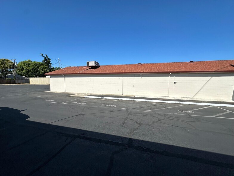 More Photos Of 5026 Fruitridge Rd, Sacramento Medical For Lease