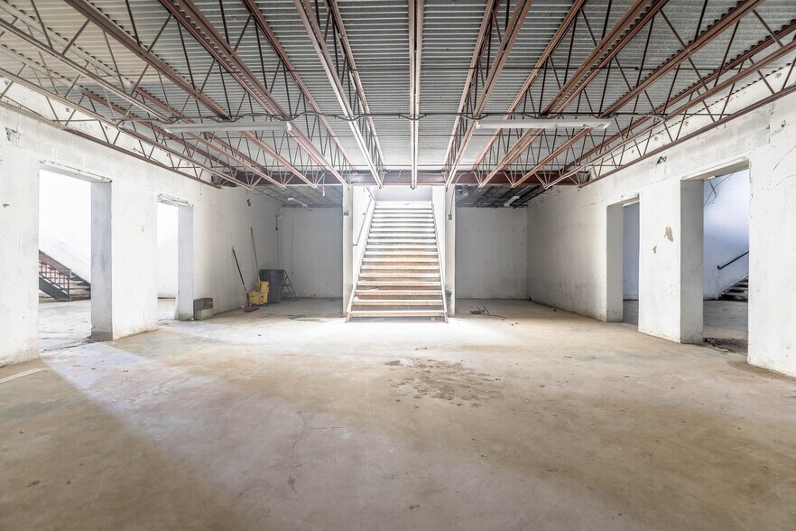 More Photos Of 7471 Marvin D Love Fwy, Dallas General Retail For Sale