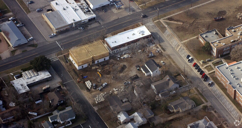 More Photos Of 605-701 E University Ave, Georgetown Storefront Retail Office For Sale