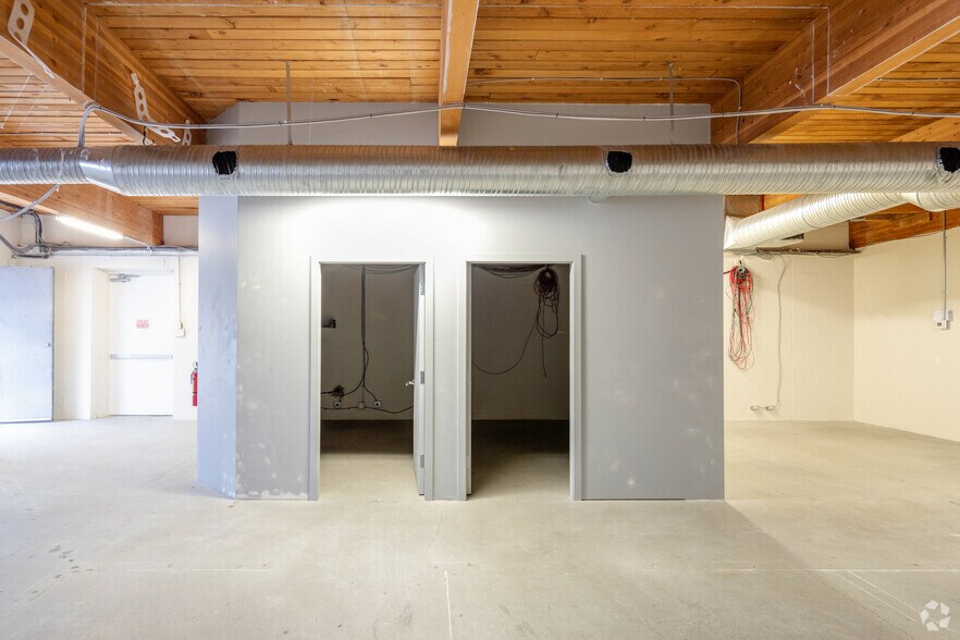 More Photos Of 12 3rd Ave E, Vancouver Warehouse For Lease