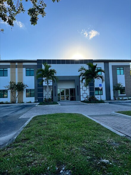 More Photos Of 4500-4500 N University Dr, Coral Springs Medical For Lease
