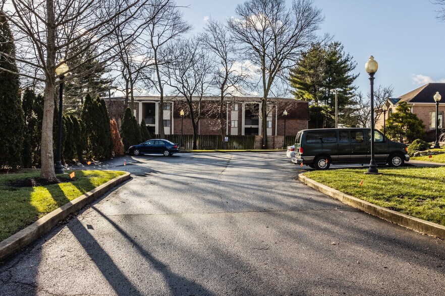 More Photos Of 6575 N College Ave, Indianapolis General Retail For Sale