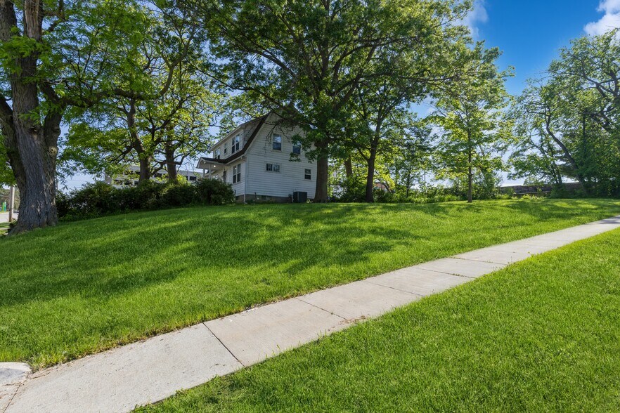 More Photos Of 1220 3rd Street, Des Moines Land For Sale