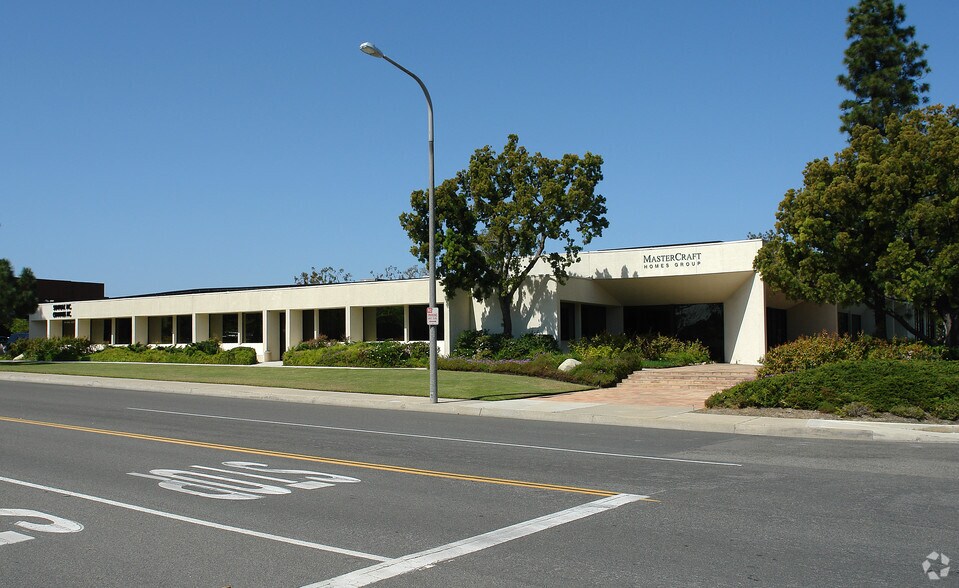 More Photos Of 1401 Quail St, Newport Beach Office For Lease