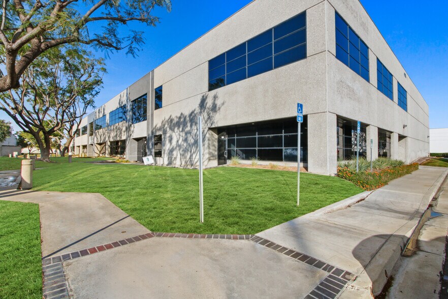 More Photos Of 4155-4165 E La Palma Ave, Anaheim Research And Development For Lease