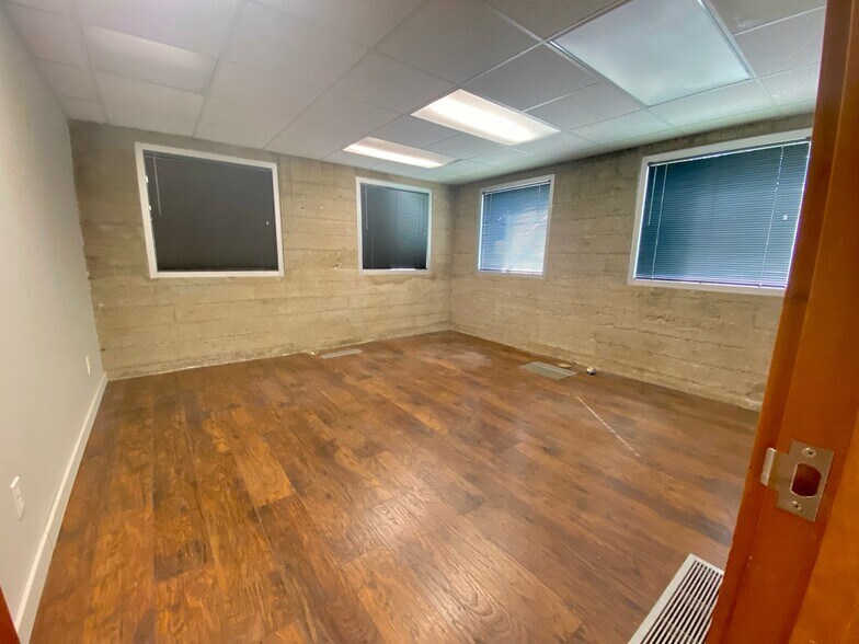 More Photos Of 517 S 200 W, Salt Lake City Freestanding For Lease