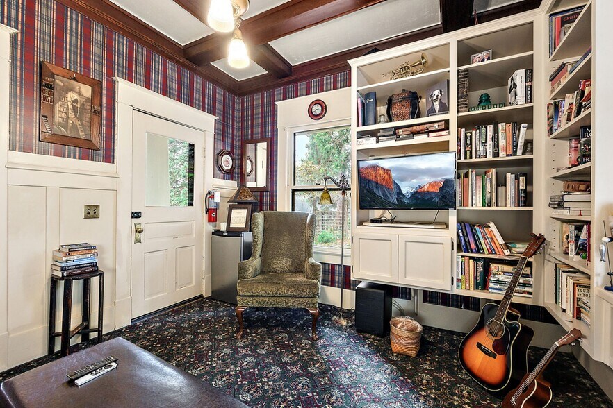 More Photos Of 455 N Oregon St, Jacksonville Hospitality For Sale