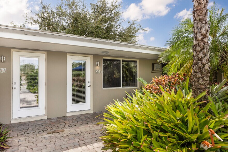 More Photos Of 2648 NE 32nd St, Fort Lauderdale Hotel For Sale