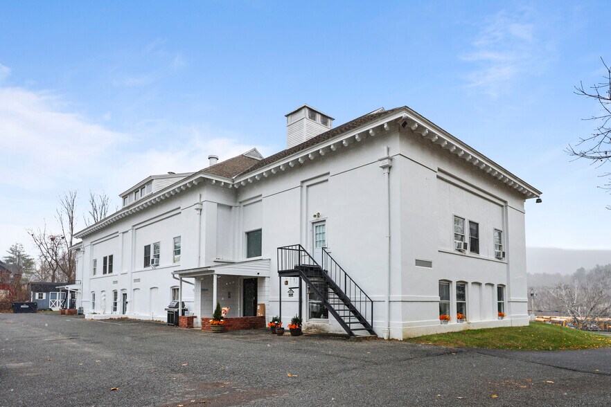 More Photos Of 55 Crystal St, Lenox Dale Apartments For Sale