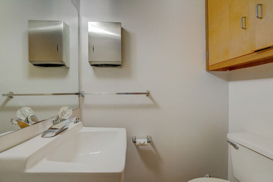 More Photos Of 4410 74th Ave, Hyattsville Medical For Lease