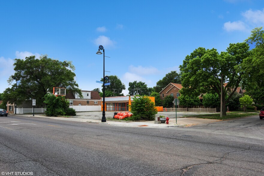 More Photos Of 7100 Roosevelt Rd, Oak Park Restaurant For Sale