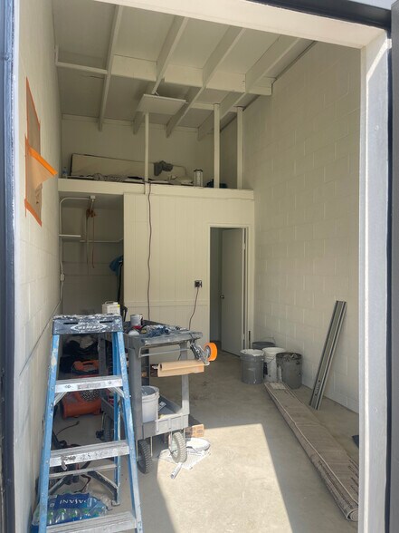 More Photos Of 13123 W Washington Blvd, Los Angeles Showroom For Lease