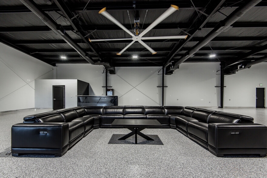 More Photos Of 1551 E World Blvd, Fort Mohave Showroom For Sale