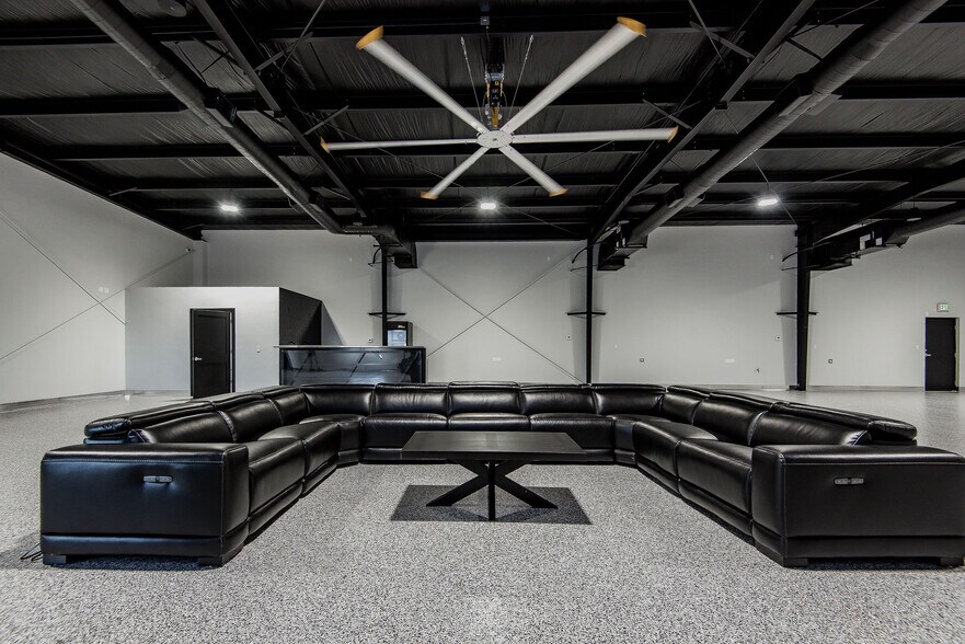 More Photos Of 1551 E World Blvd, Fort Mohave Showroom For Sale