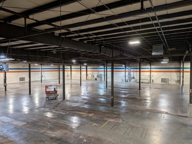 More Photos Of 5810 NE Skyport Way, Portland Manufacturing For Sale