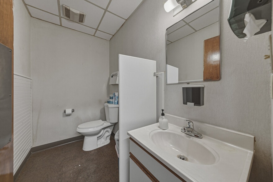 More Photos Of 215 Mary Reckeweg Way, Bartow Office For Sale