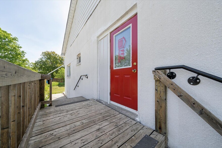 More Photos Of 21 Ann St, Brock Office For Sale