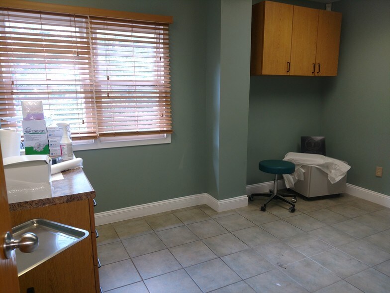 More Photos Of 420 E Main St, Branford Medical For Sale