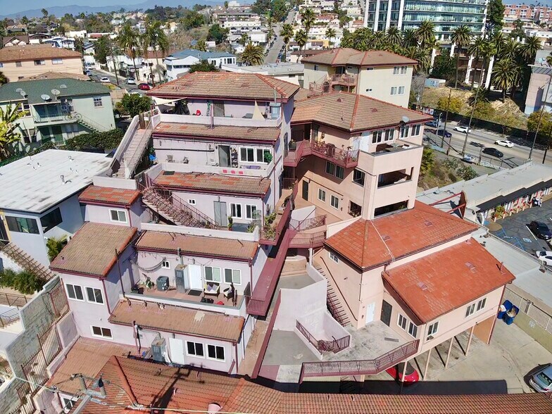 Primary Photo Of 1111-1121 Sunvue Pl, Los Angeles Apartments For Sale