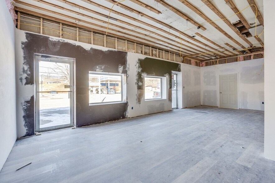 More Photos Of 560 W Main St, Abingdon Storefront For Lease