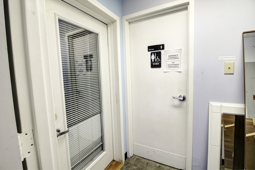 More Photos Of 3226 Hillcroft St, Houston Freestanding For Sale