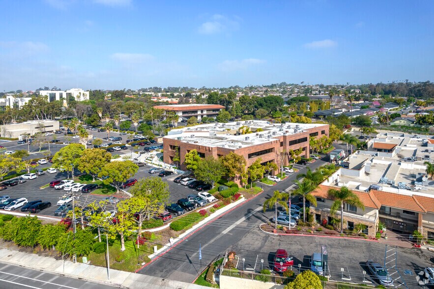 More Photos Of 2067 W Vista Way, Vista Medical For Lease