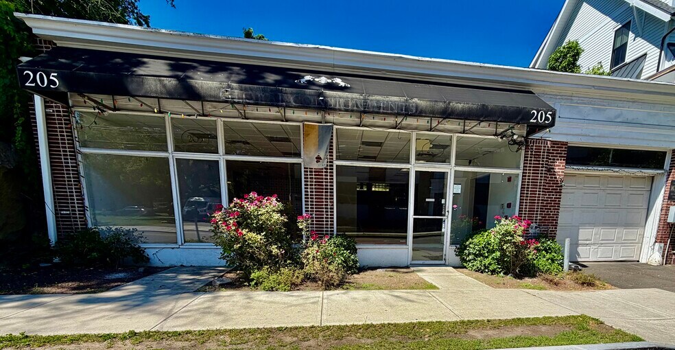 More Photos Of 205 Railroad Ave, Greenwich Freestanding For Lease
