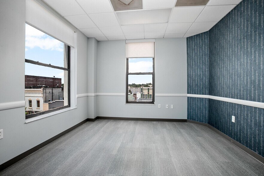 More Photos Of 100 E New York Ave, Deland Office For Lease