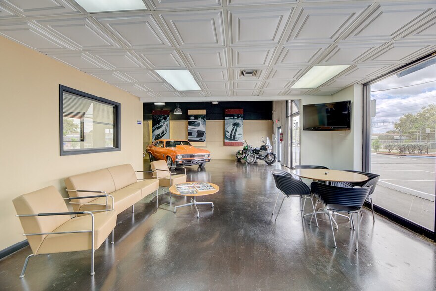 More Photos Of 2409 SW 59th Ter, West Park Auto Dealership For Sale