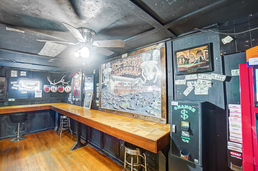 More Photos Of 3475 Mechanicsburg Rd, Springfield Bar For Sale