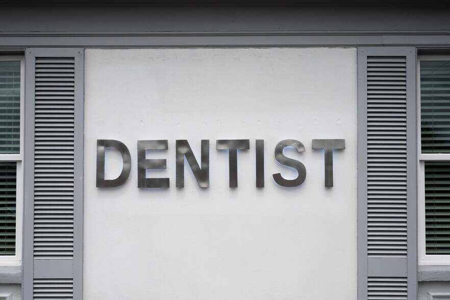 More Photos Of 5200 N Armenia Ave, Tampa Medical For Sale