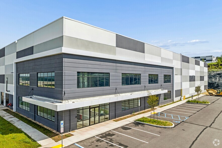 More Photos Of Alberigi Dr, Jessup Distribution For Lease