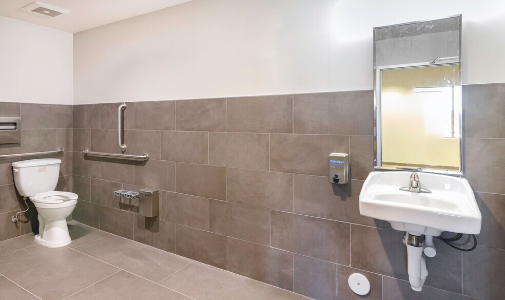 More Photos Of 10575 N 114th St, Scottsdale Office For Sale