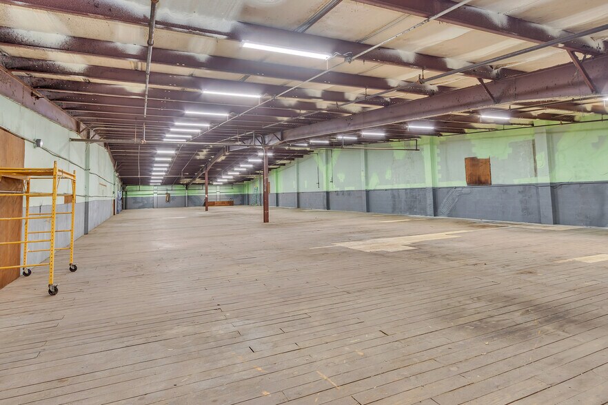 More Photos Of 121 Trotter Industrial Ln, Saluda Warehouse For Lease