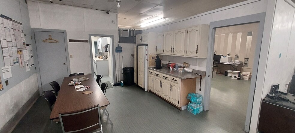 More Photos Of 66-68 Plymouth St, Edwardsville Flex For Sale