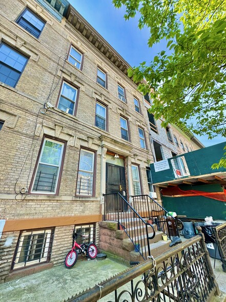 Primary Photo Of 538 Bainbridge St, Brooklyn Apartments For Sale